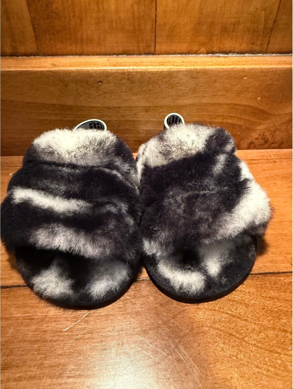 New UGG Baby Shearling Slippers with Elastic Back Strap Infant Size 4-5 Months